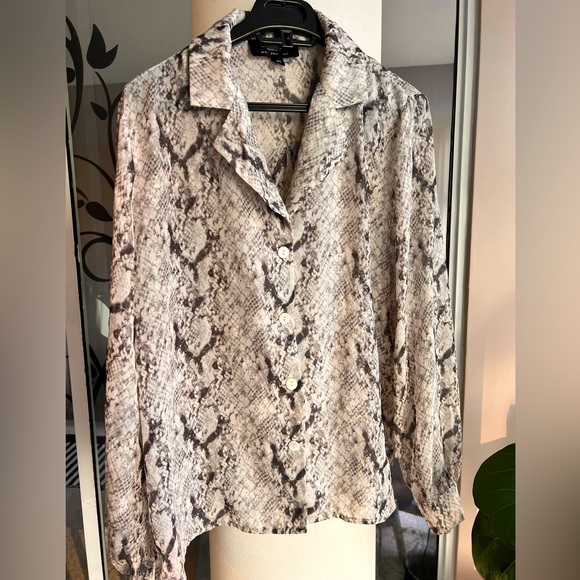 Outrageous brand snake print blouse in silver-grey. US size 10 - Picture 5 of 6